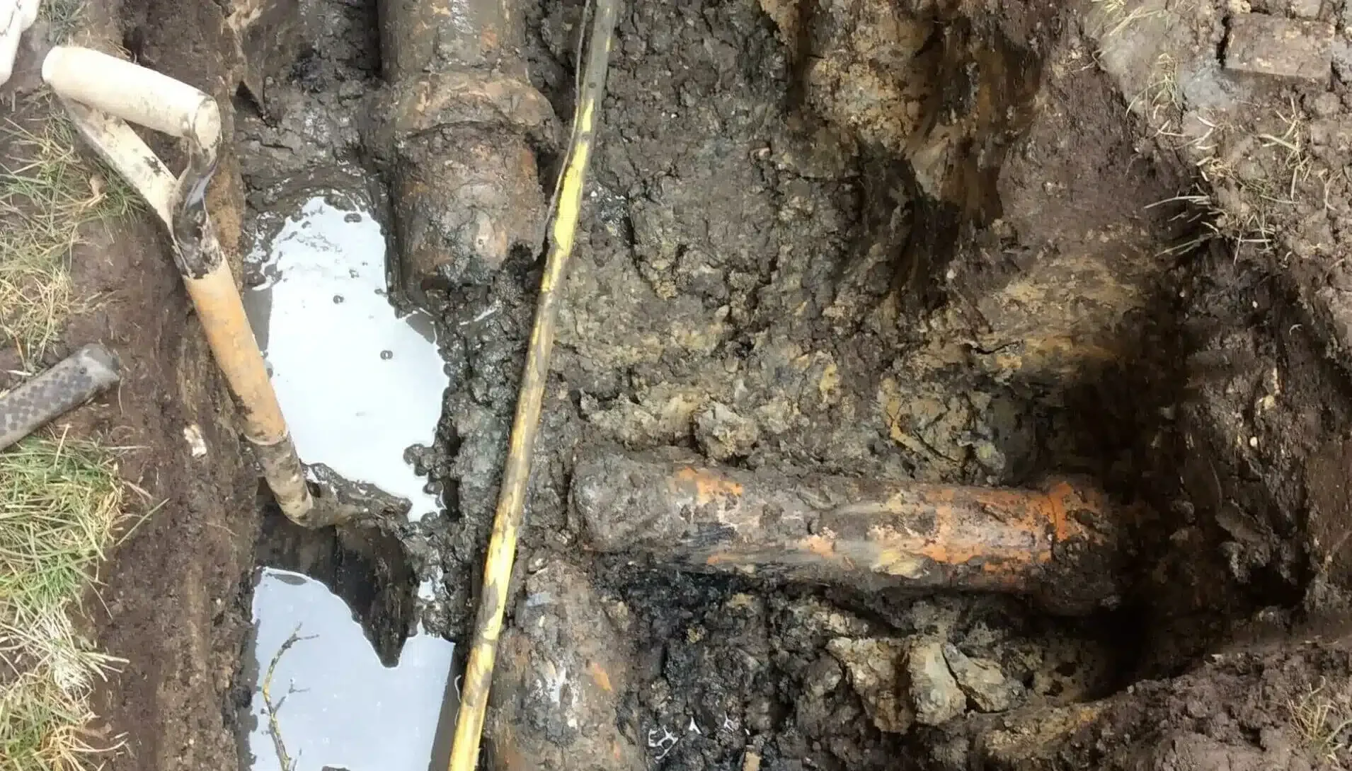 broken sewer pipe in crete